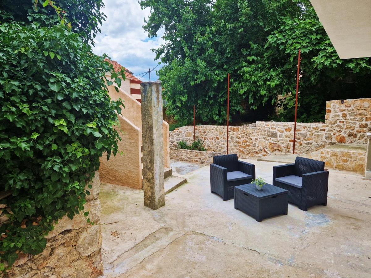 Kuca Za Odmor Dobrila Ξενοδοχείο Jelsa  Εξωτερικό φωτογραφία