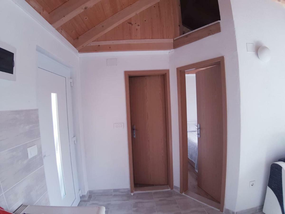 Kuca Za Odmor Dobrila Ξενοδοχείο Jelsa  Εξωτερικό φωτογραφία